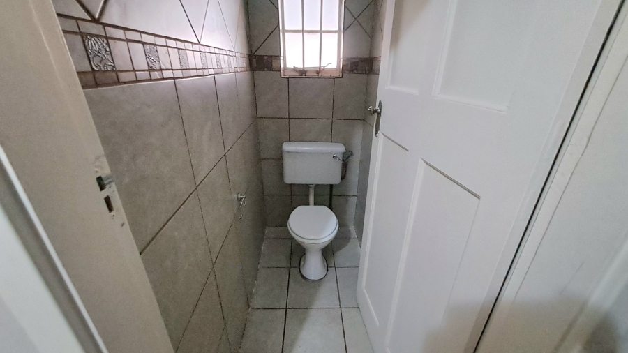 7 Bedroom Property for Sale in Willows Free State